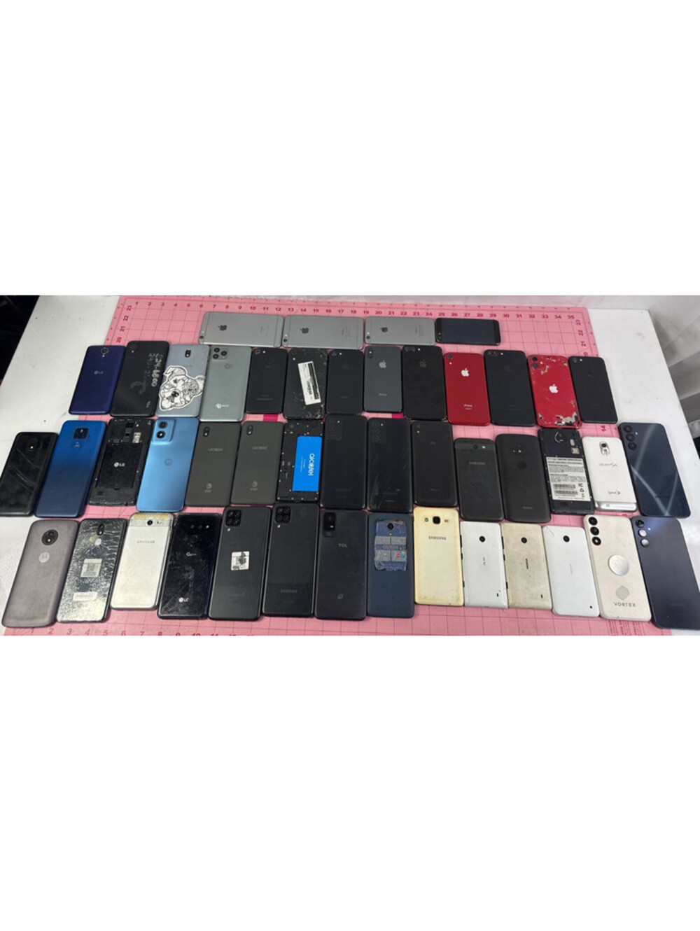 **BULK SMARTPHONE PARTS / REPAIR LOT of 46 DEVICES** APPLE & ANDROID LOT